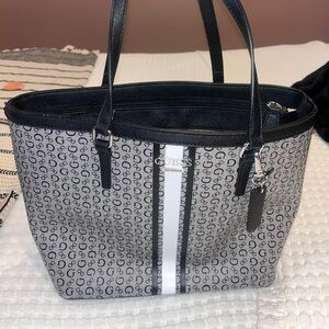 Guess medium tote